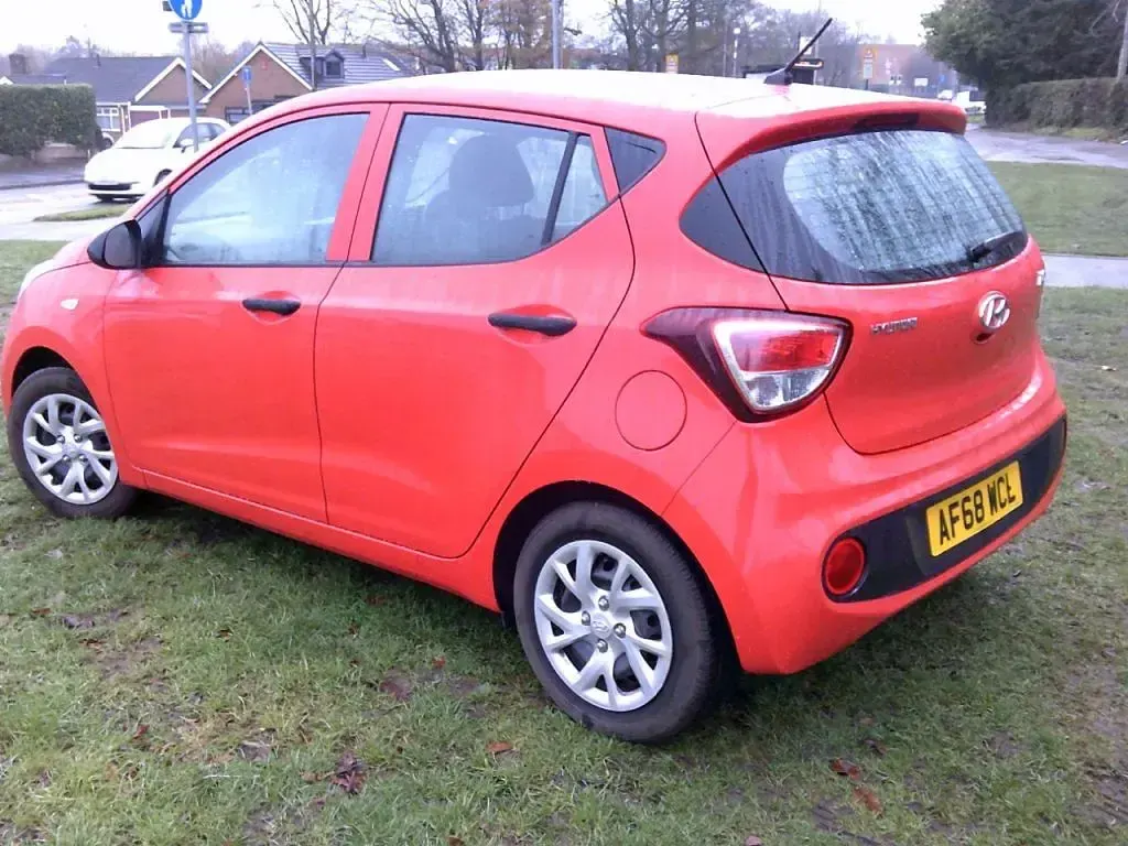 Used Hyundai i10 67 HP (49 kW) 2018 Red Hatchback