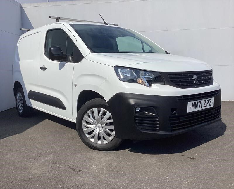 White Used 2022 Peugeot Partner Premium MPV | £6,490 (Super price) - Image 1/4