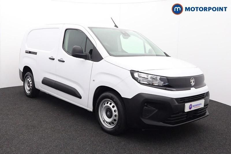 White Used 2024 Vauxhall Combo MPV | £14,599 (Good price) - Image 1/4