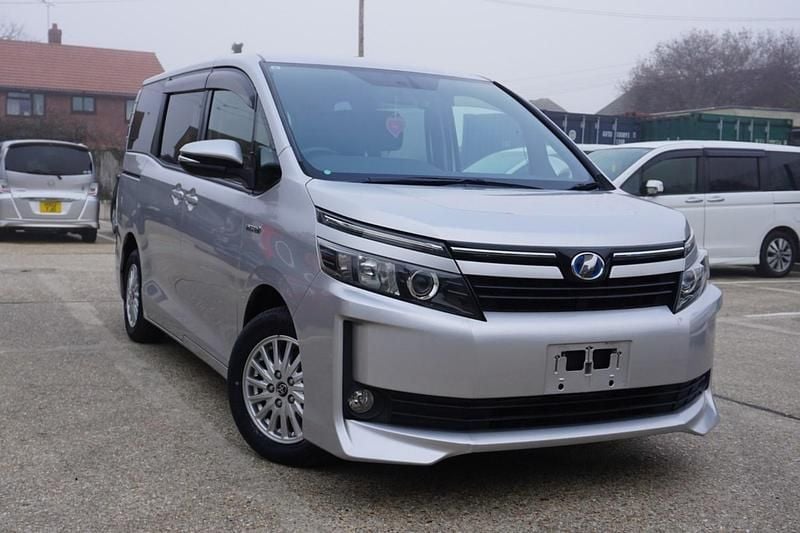 Silver Used 2025 Toyota Noah MPV | £12,995 (Super price) - Image 1/4