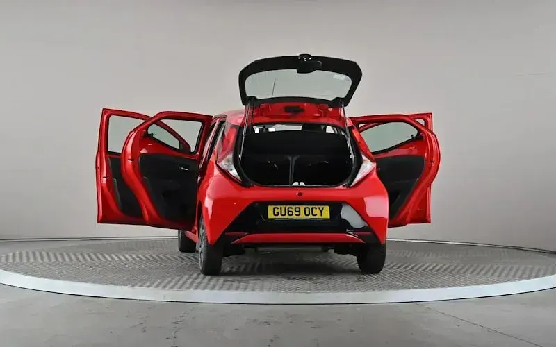 Used Toyota Aygo X-play 72 HP (52 kW) 2020 Red Hatchback