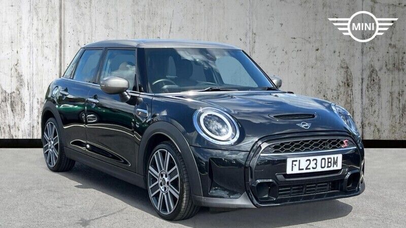 Black Used 2023 Mini Cooper S Exclusive Hatchback | £22,499 (Fair price) - Image 1/4