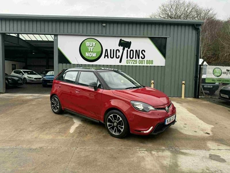 Begagnad MG MG3 106 HK (77 kW) 2016 Röd Halvkombi