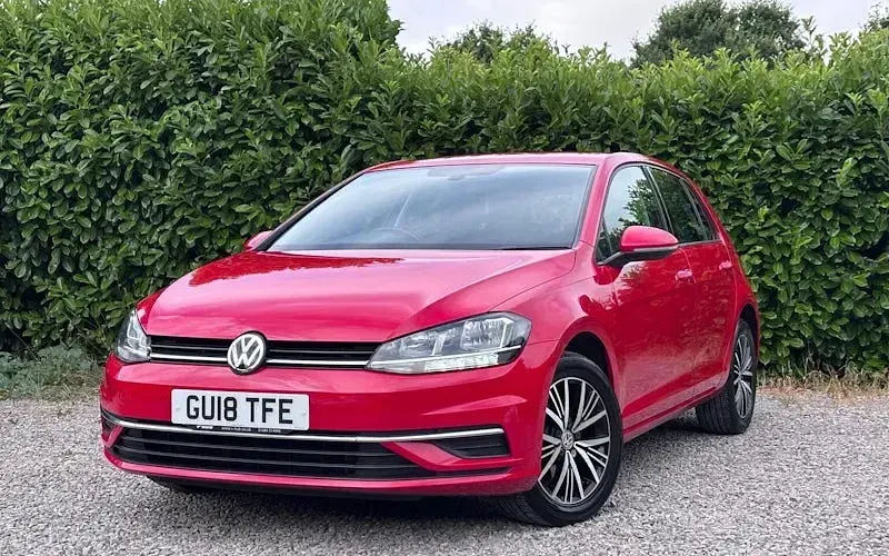 Used VW Golf VII SE 110 HP (80 kW) 2018 Red Hatchback