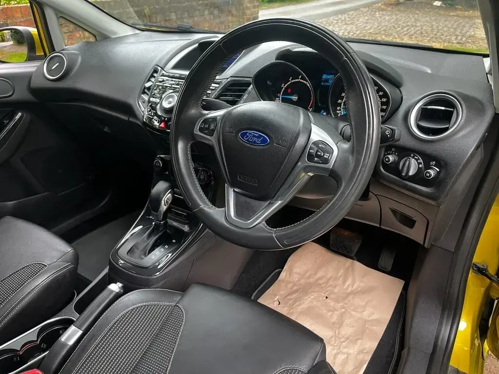 Used Ford Fiesta Titanium X 105 HP (77 kW) 2013 Yellow Hatchback