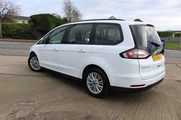 Usado Ford Galaxy Zetec 150 HP (110 kW) 2018 Branco Monovolume