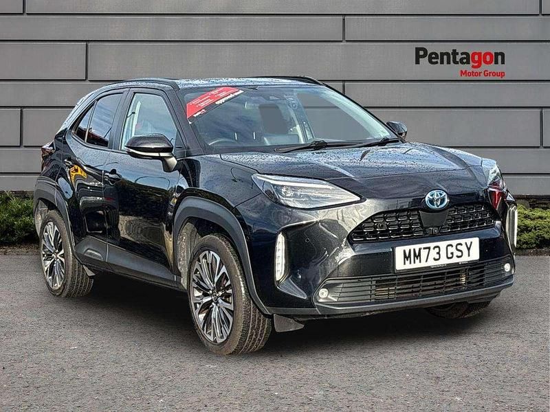 Black Used 2023 Toyota Yaris Hybrid SUV | £23,950 (Expensive) - Image 1/4