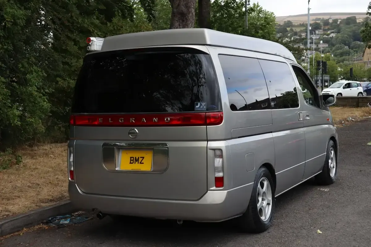 Used Nissan Elgrand 2004 Silver MPV