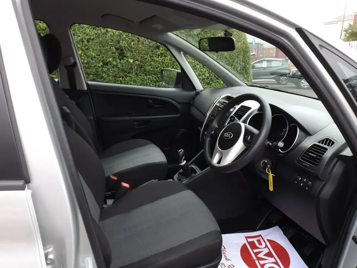 Used Kia Venga 90 HP (66 kW) 2014 Silver Hatchback