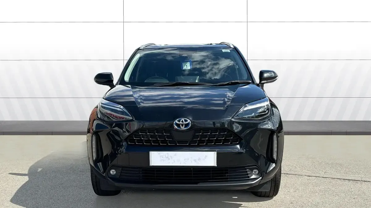 Used Toyota Yaris Hybrid 116 HP (85 kW) 2022 Black Estate