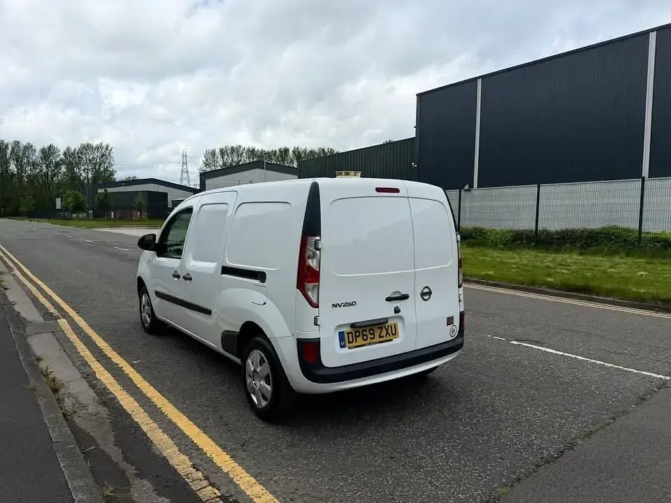 Used Nissan NV250 Tekna 95 HP (69 kW) 2019 White Van