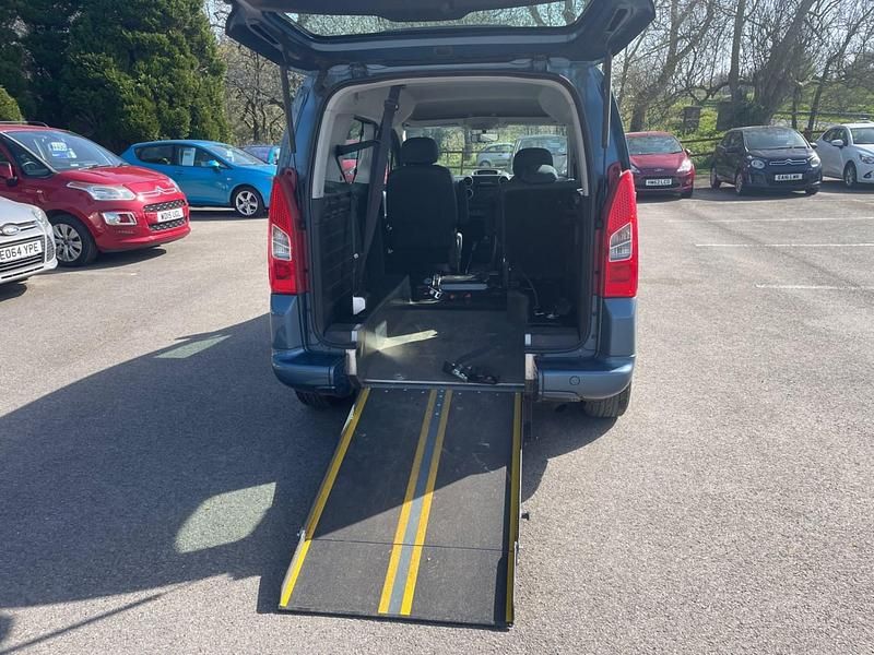 Used Peugeot TePee S 92 HP (67 kW) 2012 Blue MPV