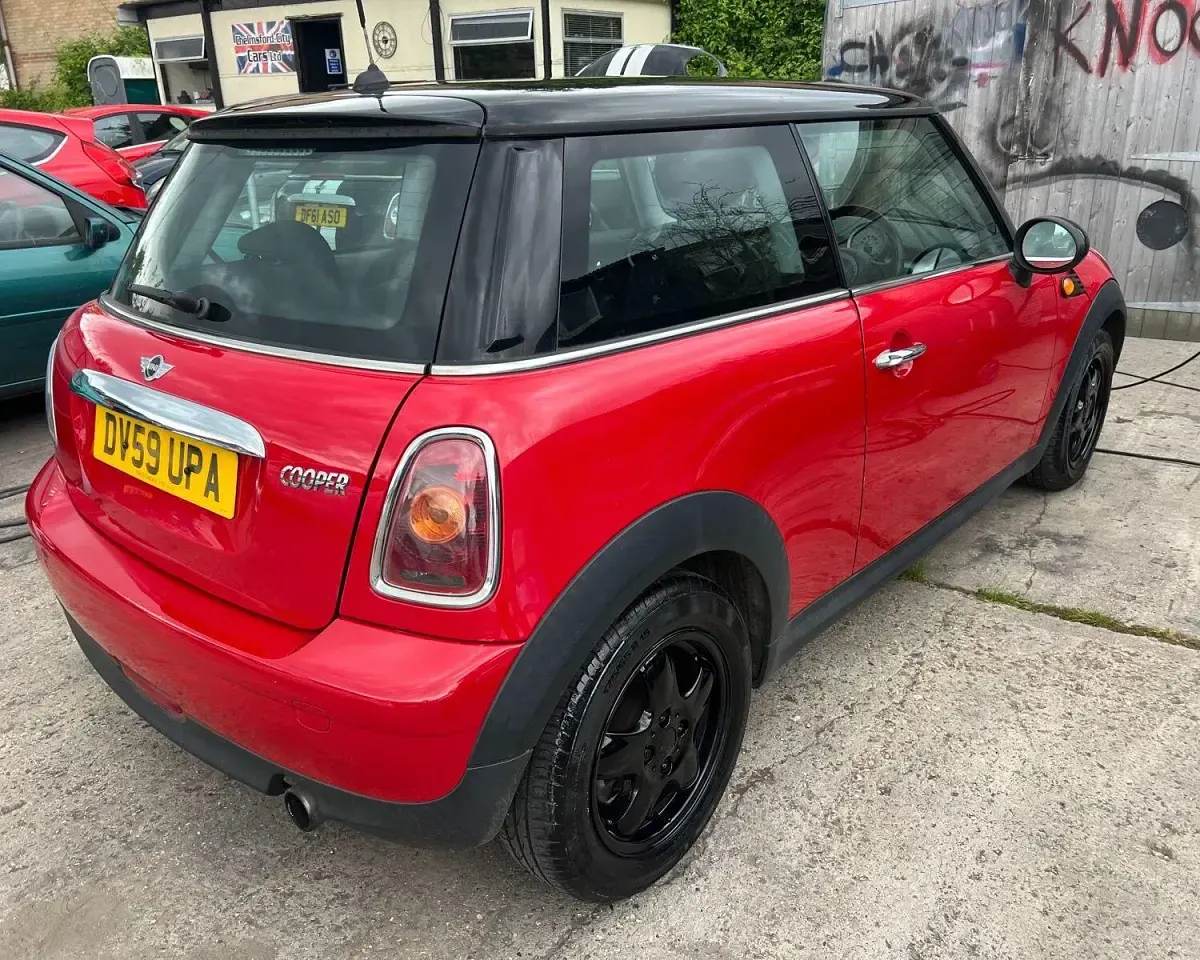 Used Mini Cooper Hatch 120 HP (88 kW) 2009 Red Hatchback