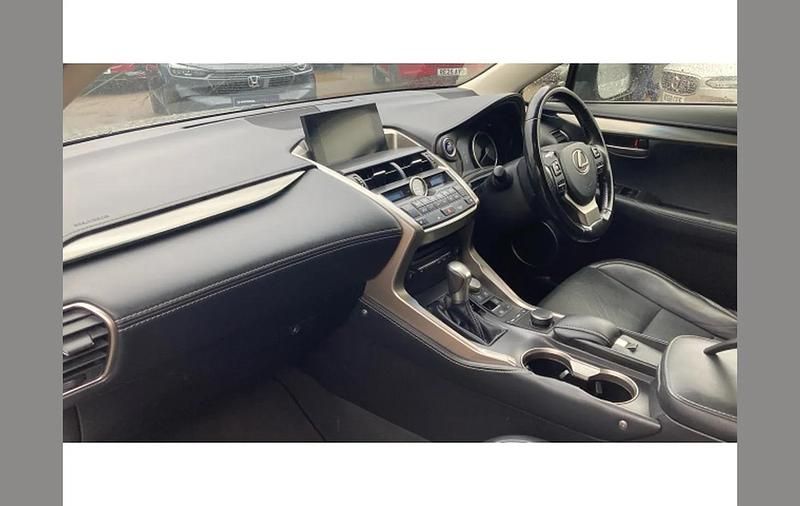 Used Lexus NX300h Luxury Line 195 HP (143 kW) 2017 Silver SUV