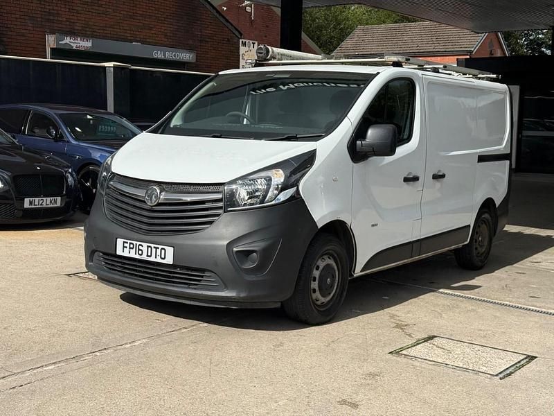 White Used 2016 Vauxhall Vivaro S Van | £6,250 (Fair price) - Image 1/4
