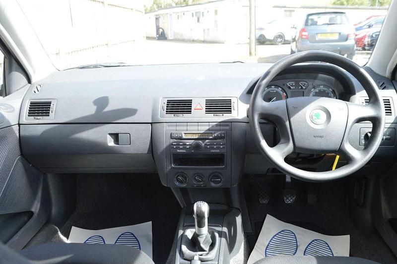 Used Skoda Fabia Ambiente 64 HP (47 kW) 2006 Silver Hatchback