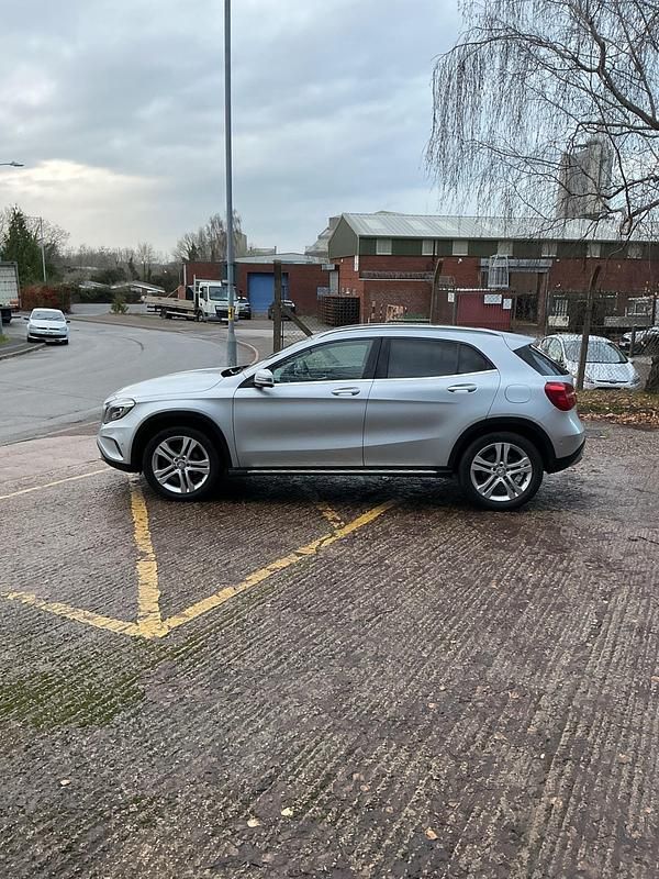 Used Mercedes GLA200 Premium 136 HP (100 kW) 2015 Silver SUV