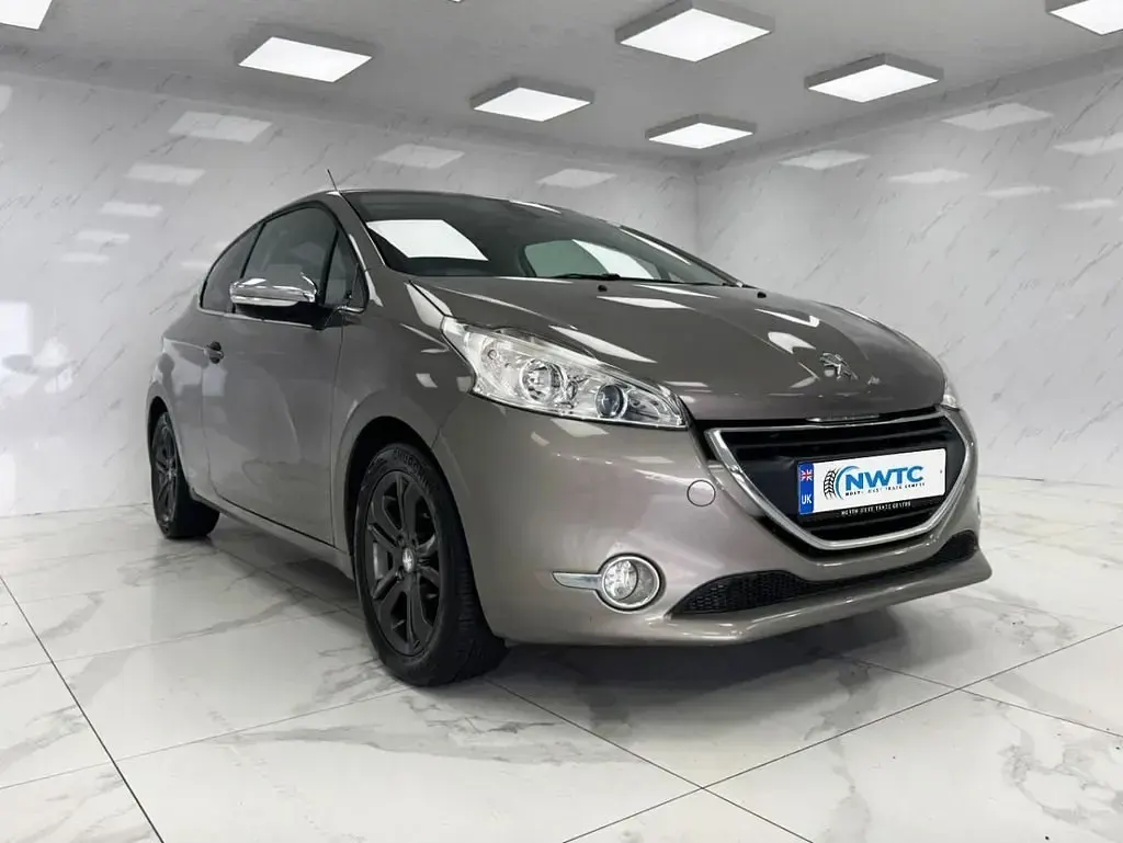 Begagnad Peugeot 208 Allure 82 HK (60 kW) 2016 Grå Halvkombi