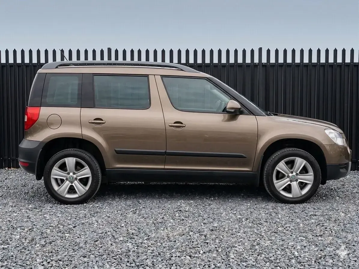 Used Skoda Yeti SE 160 HP (117 kW) 2012 Brown SUV