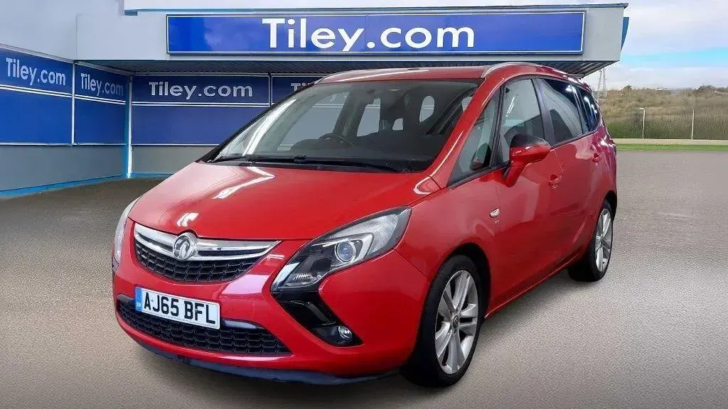 Used Vauxhall Zafira SRi 140 HP (102 kW) 2015 Red MPV