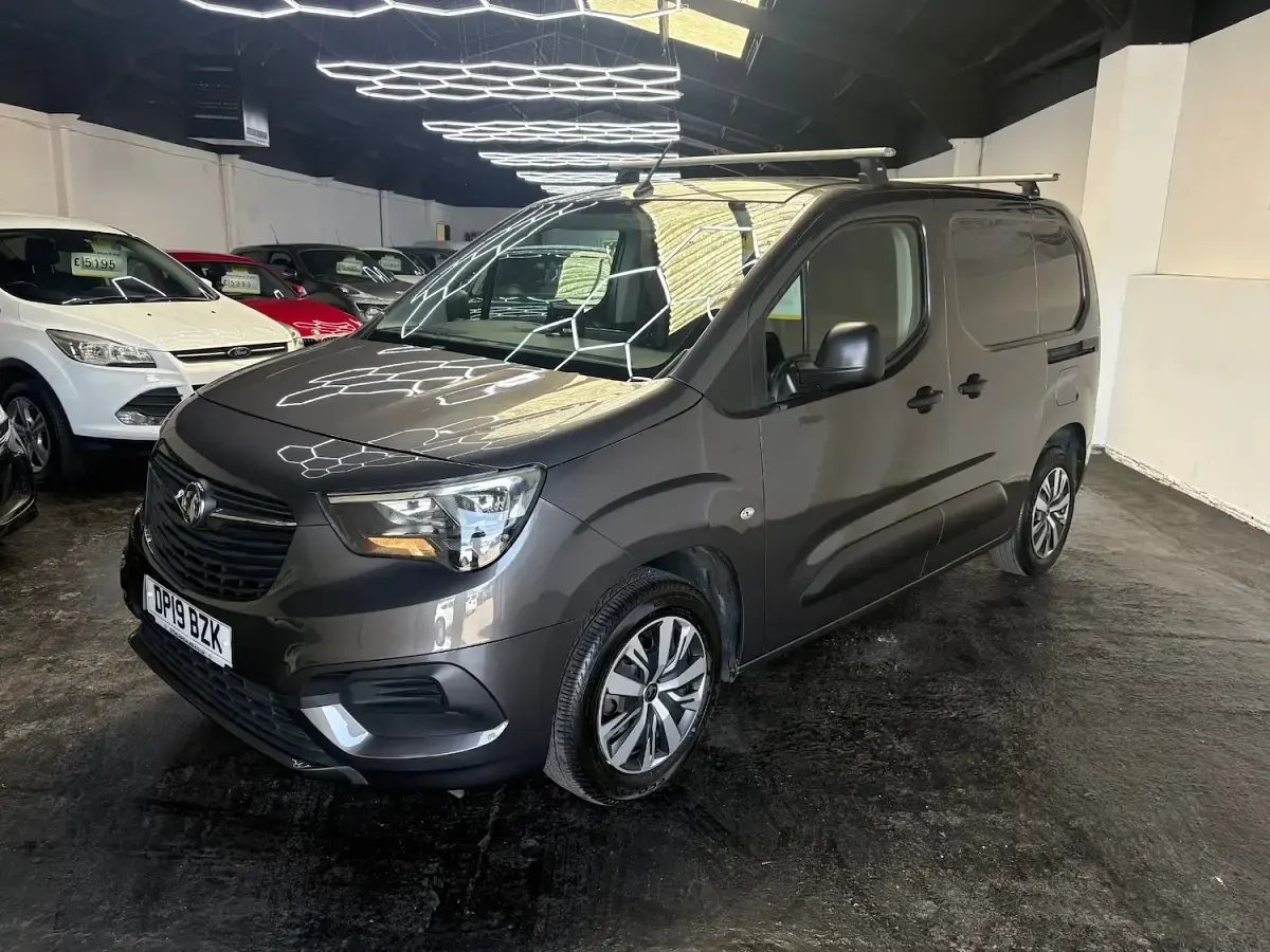 Used Vauxhall Combo Sportive 100 HP (73 kW) 2019 Grey MPV