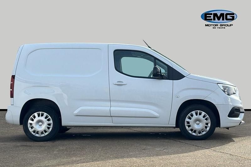 Used Vauxhall Combo S 100 HP (73 kW) 2023 White MPV
