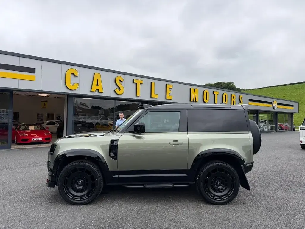 Used Land Rover Defender SE Dynamic 2022 Green SUV