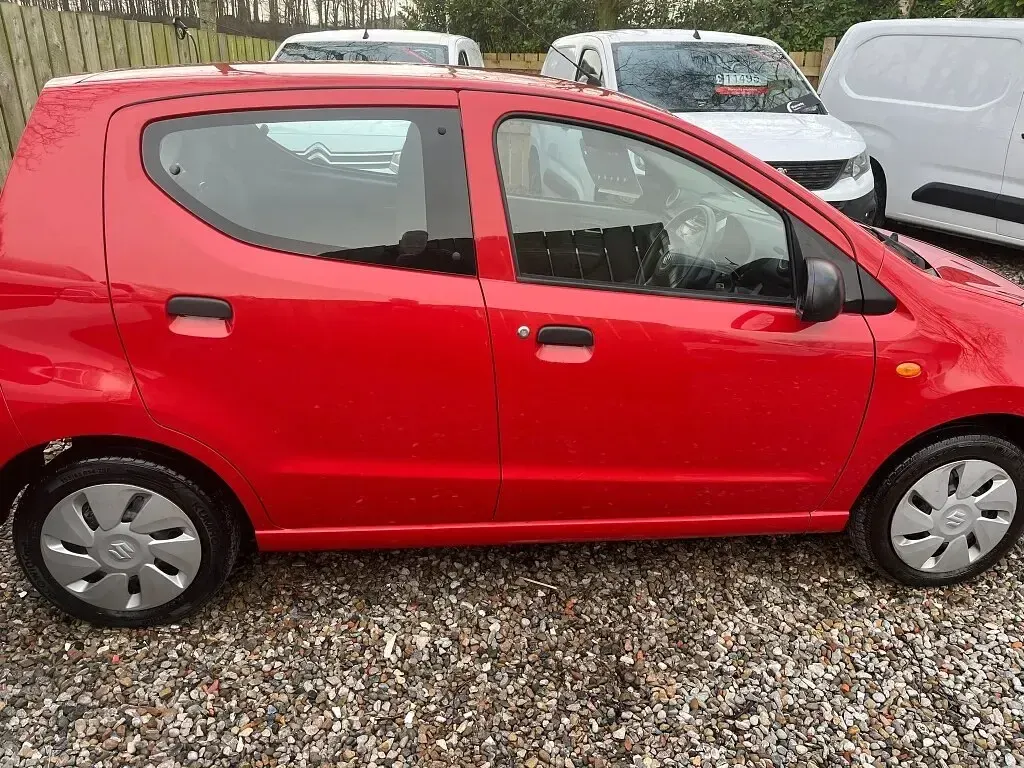 Used Suzuki Alto 68 HP (50 kW) 2014 Red Hatchback