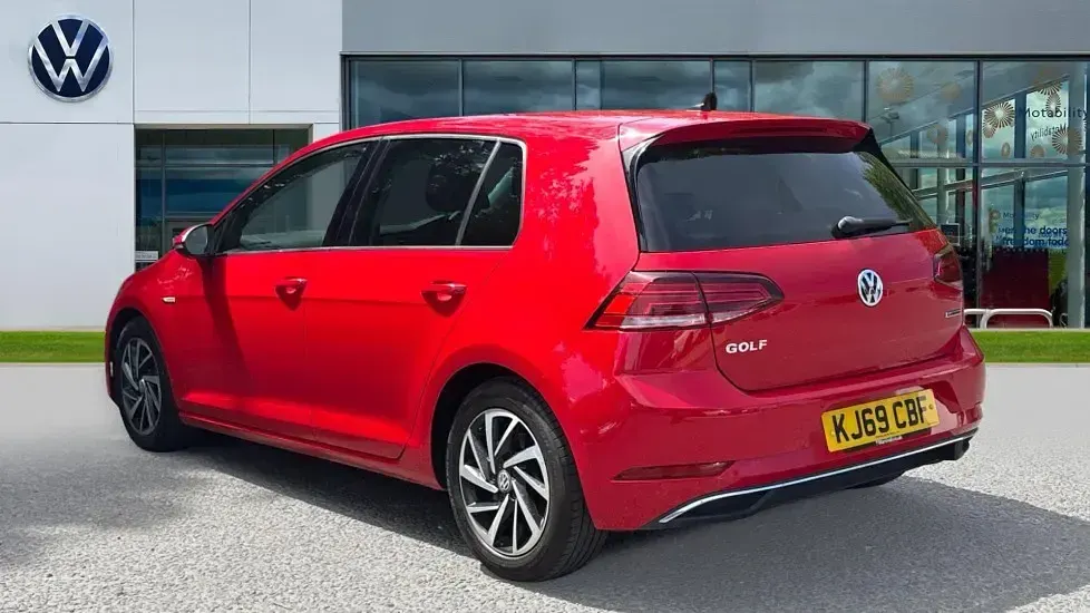 Used VW Golf VIII Edition 130 HP (95 kW) 2020 Flash red