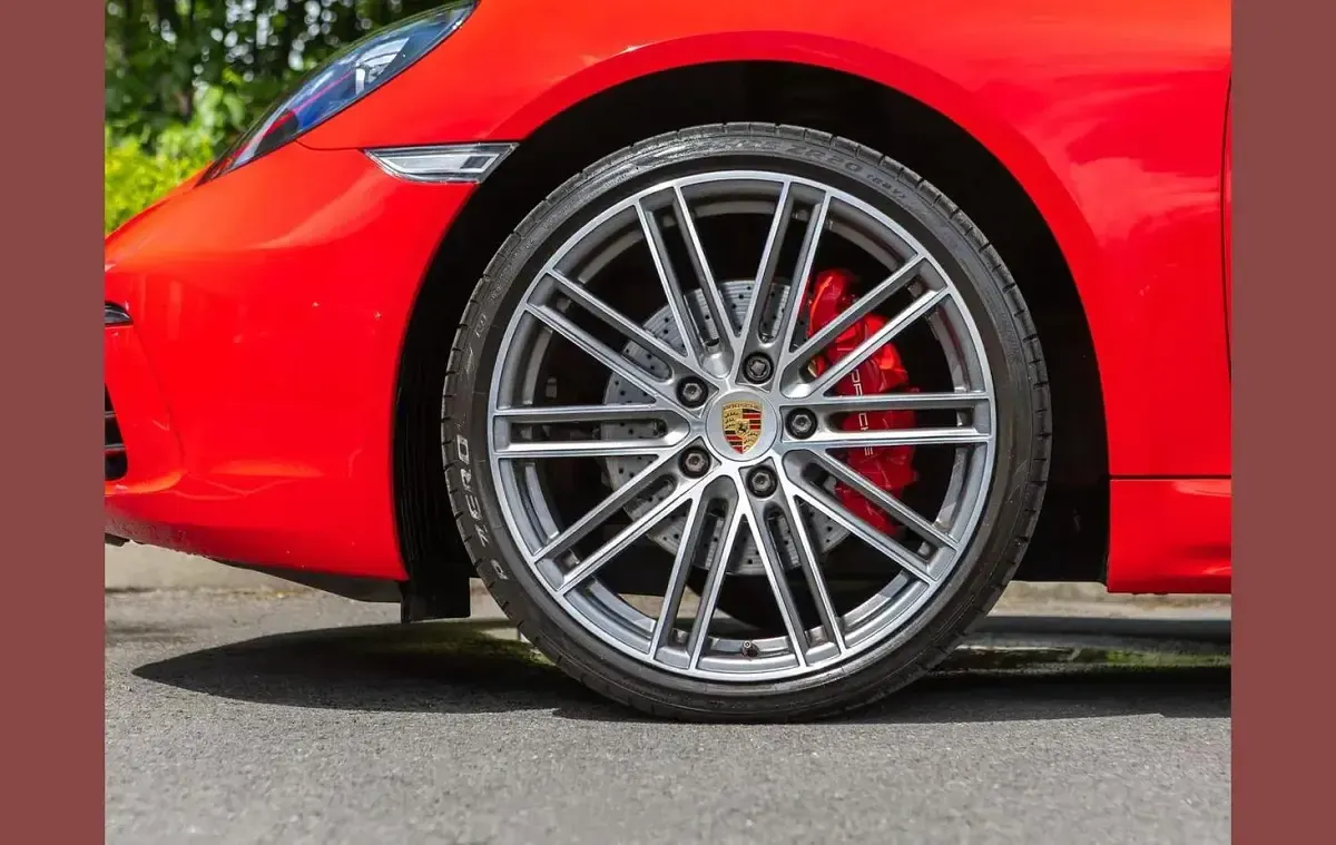 Used Porsche Cayman 344 HP (253 kW) 2019 Red Coupe