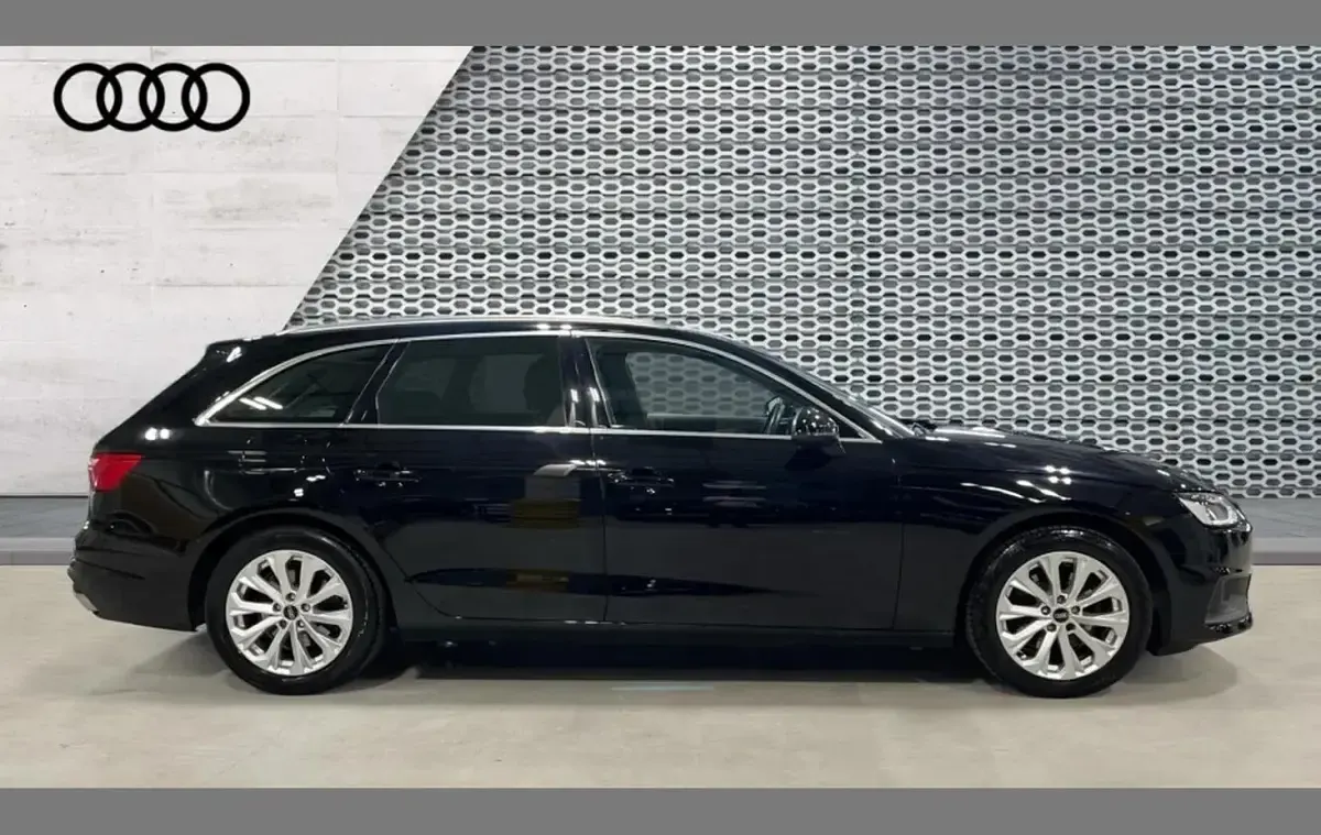 Used Audi A4 Comfort 150 HP (110 kW) 2023 Black Estate