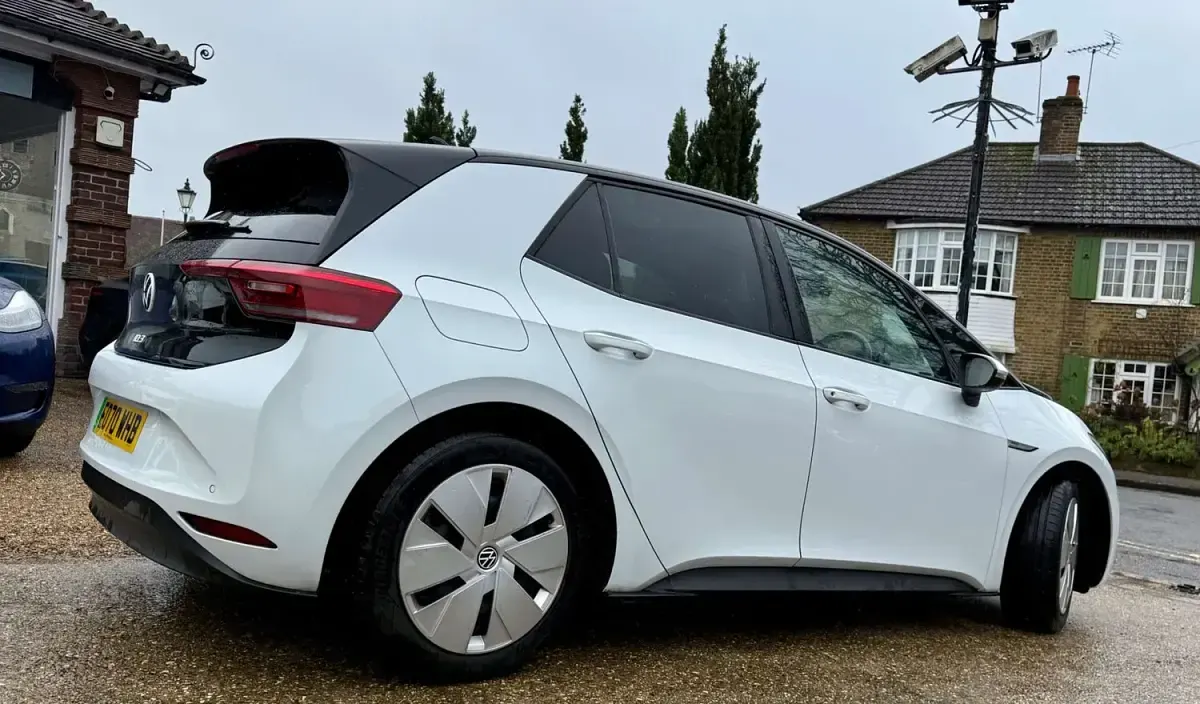 Begagnad VW ID.3 Pro Performance 150 kW (204 HK) 2020 Vit Halvkombi