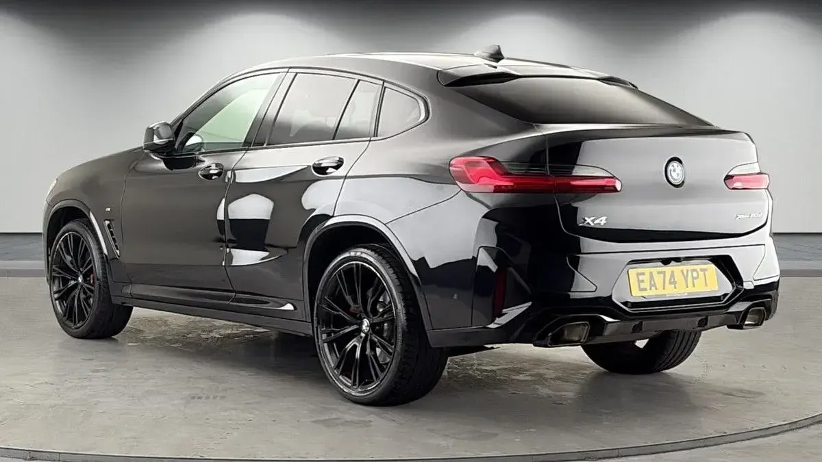 Usado BMW X4 M Sport 190 HP (139 kW) 2024 Preto SUV