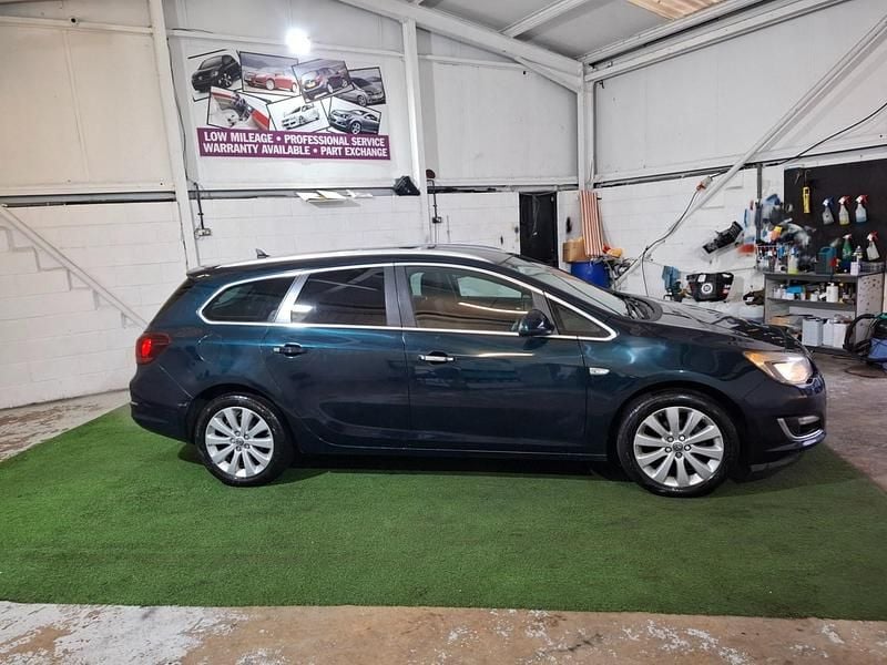 Used Vauxhall Astra Elite 2015 Green Estate