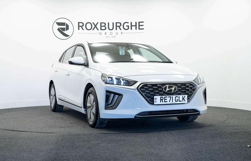Used Hyundai Ioniq Premium 141 HP (103 kW) 2021 White Hatchback