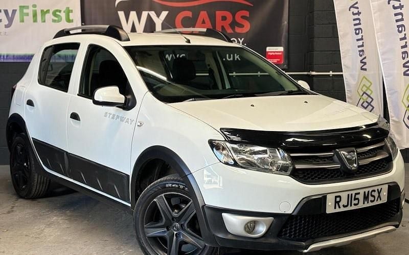 Used Dacia Sandero Lauréate 90 HP (66 kW) 2015 White Hatchback