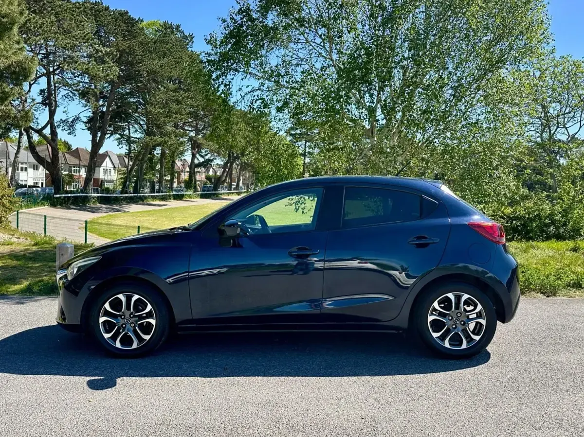 Usado Mazda 2 Inclusive 2016 Azul Citadino