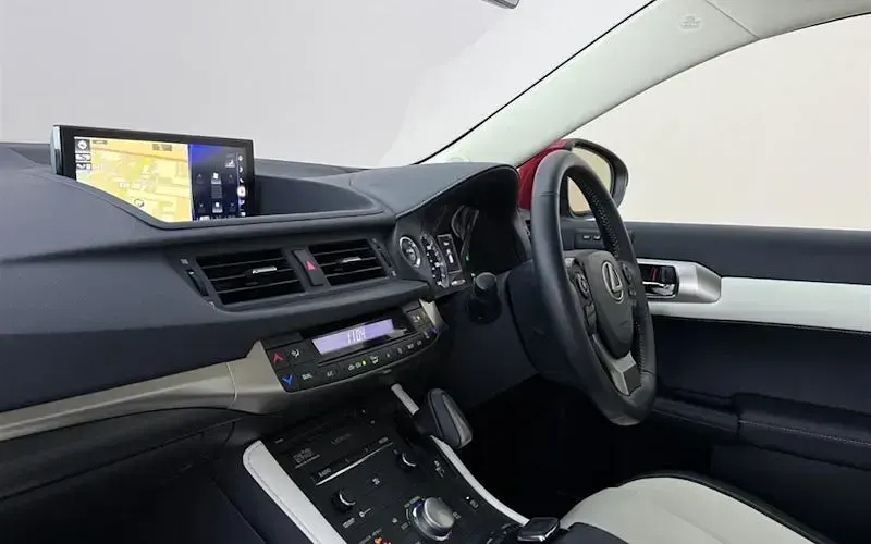 Used Lexus CT200h 136 HP (100 kW) 2018 Red Hatchback
