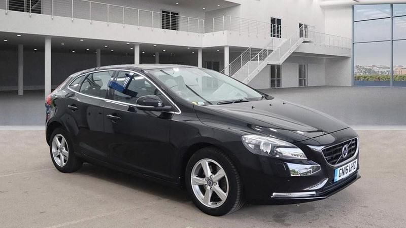 Black Used 2016 Volvo V40 SE Estate | £6,995 (Good price) - Image 1/4