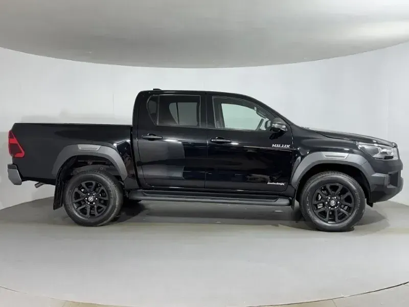 New Toyota HiLux 200 HP (147 kW) 2026 Black Pickup
