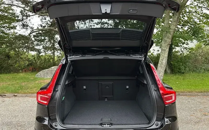Used Volvo XC40 Core 163 HP (119 kW) 2024 Black SUV