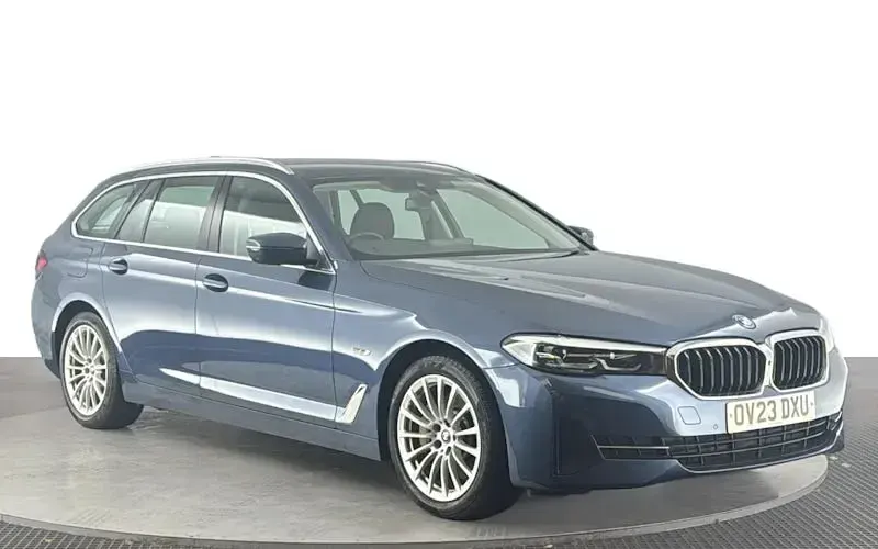 Usado BMW 530e Comfort Edition 292 HP (214 kW) 2023 Azul Carrinha