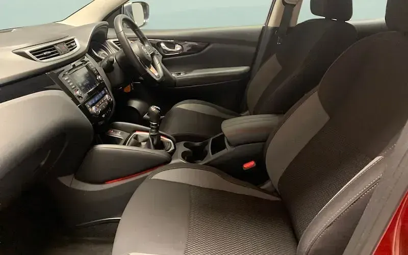 Used Nissan Qashqai Acenta Premium 116 HP (85 kW) 2019 Red SUV