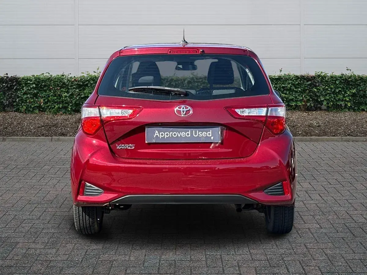Used Toyota Yaris 2017 Red Hatchback