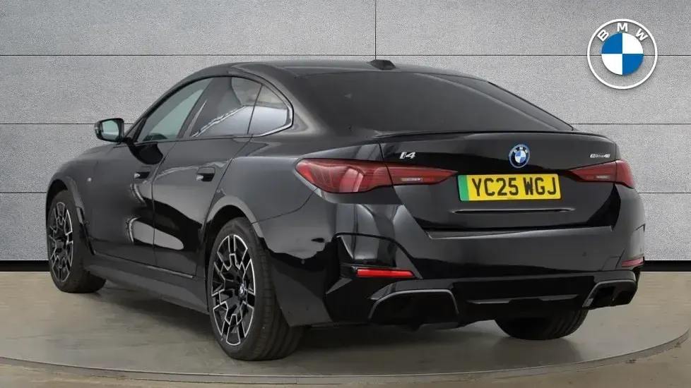 Usado BMW i4 M Sport 246 kW (335 CV) 2025 Negro Berlina