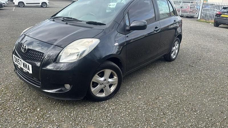 Używany Toyota Yaris 2011 Czarny Hatchback