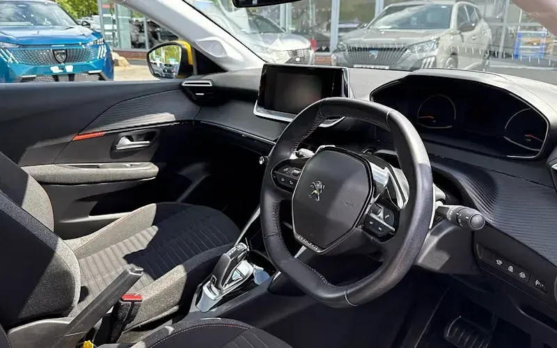 Used Peugeot 208 Active 102 HP (75 kW) 2020 Yellow Hatchback
