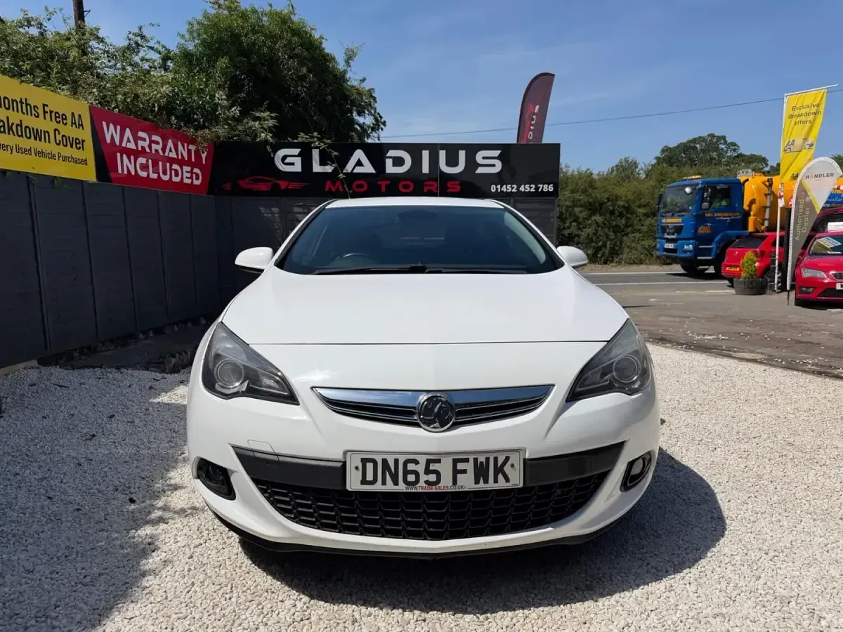 Used Vauxhall Astra GTC SRi 2016 White Hatchback