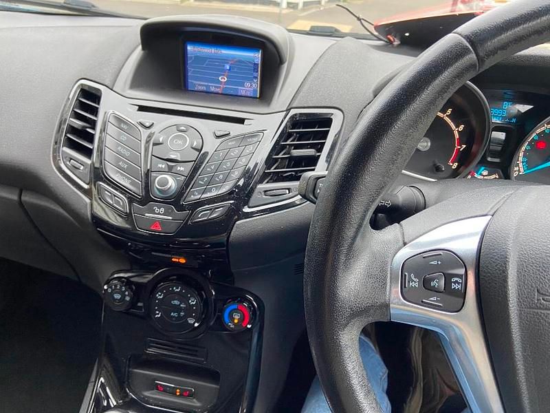 Used Ford Fiesta Zetec 2016 Candy blue Hatchback