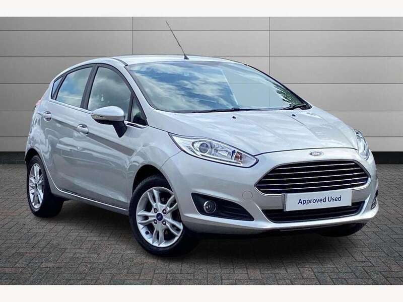 Silver Used 2016 Ford Fiesta Zetec Hatchback | £7,750 (Fair price) - Image 1/4